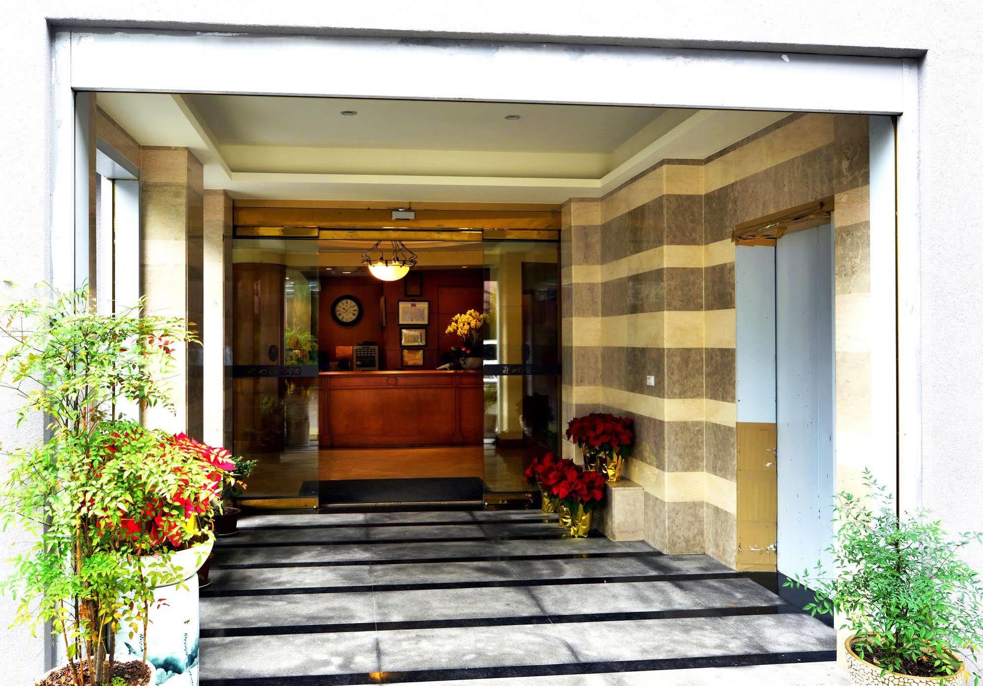 Apollo Hotel Puli Buitenkant foto